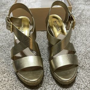 Giovanna Wedge Metallic Leather Gold